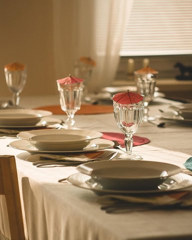 Arden dining table
